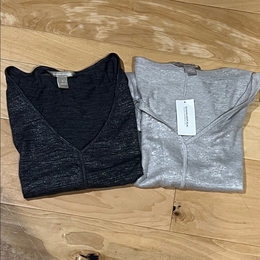 Banana Republic Black and Gray V-Neck Blouse Set size small